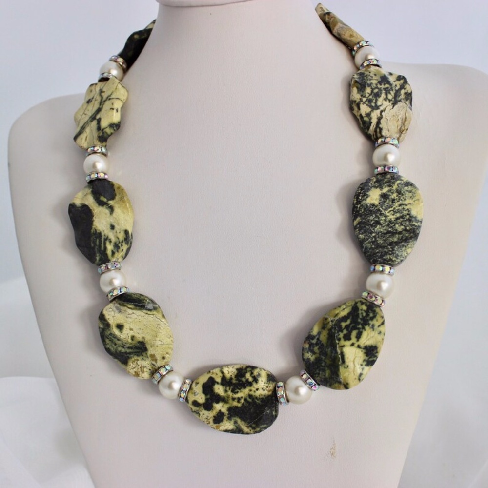 Yellow Lime Green Turquoise Flat Stone Statement Necklace Beaded Lime Stone Pear - Picture 3 of 4